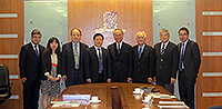 国家自然科学基金委员会副主任刘丛强教授（左四）与中大副校长霍泰辉教授（右四）等合照